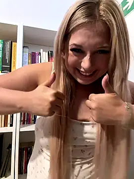 Snapshot of CherryAuroraa chatting on 09.19.25 CherryAuroraa online show from 09.19.25