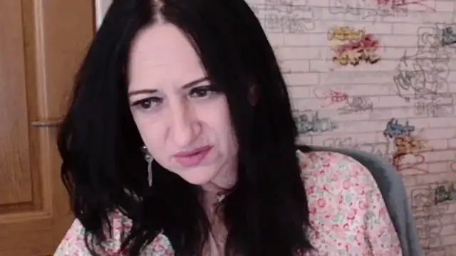 Snapshot of DebraMilf chatting on 06.29.26 DebraMilf online show from 06.29.26