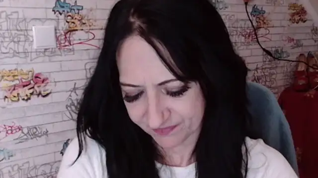 Snapshot of DebraMilf chatting on 07.02.26 DebraMilf online show from 07.02.26