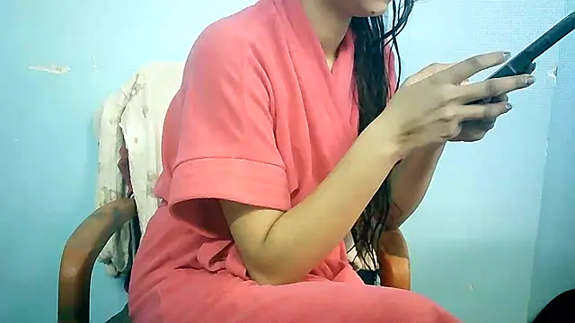 Snapshot of lovelydesi21 chatting on 12.21.24 lovelydesi21 online show from 12.21.24