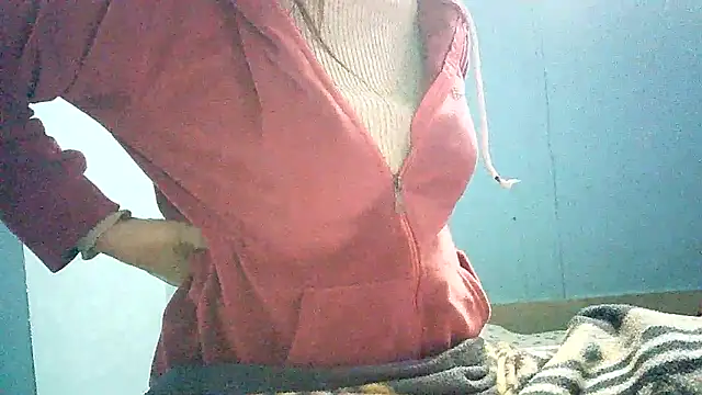 Snapshot of lovelydesi21 chatting on 01.06.25 lovelydesi21 online show from 01.06.25