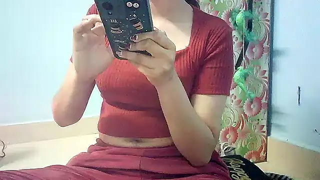 Snapshot of lovelydesi21 chatting on 02.12.25 lovelydesi21 online show from 02.12.25