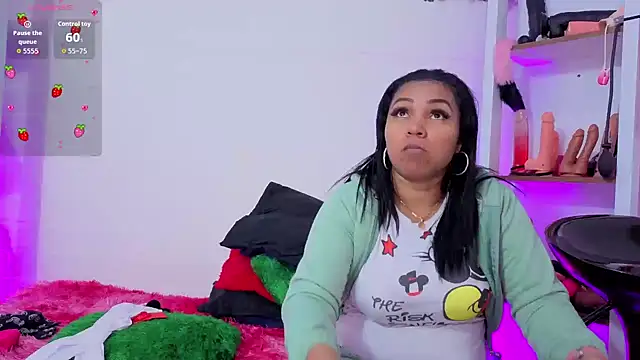 Snapshot of louise_nails chatting on 04.23.26 louise nails online show from 04.23.26