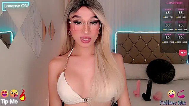 Snapshot of FuckDoll_Nathalie chatting on 02.26.25 FuckDoll Nathalie online show from 02.26.25