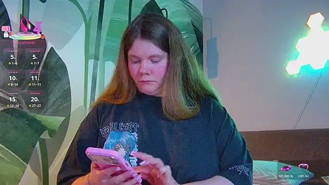 Snapshot of RubyValen chatting on 04.21.26 RubyValen online show from 04.21.26