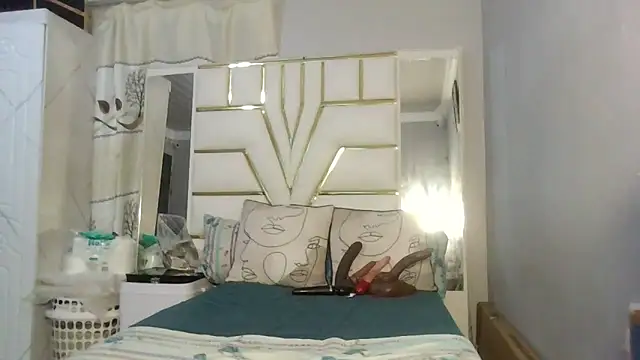 Snapshot of SexyyNana chatting on 02.14.26 SexyyNana online show from 02.14.26