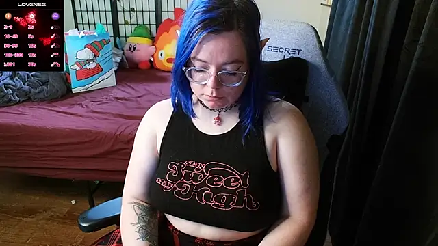 KiraSpitQueen online show from 12.25.24