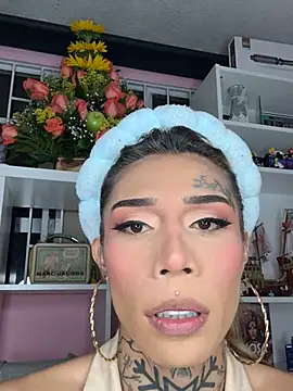 caroline cossei online show from 02.10.25