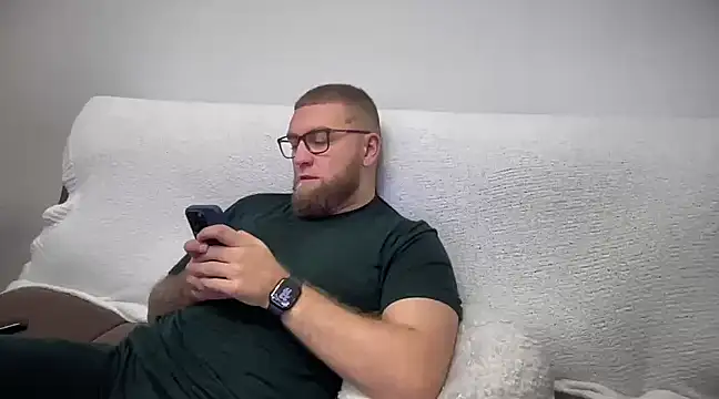Snapshot of Bear_bear_ chatting on 12.17.24 Bear bear online show from 12.17.24