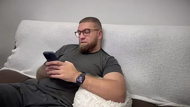 Snapshot of Bear_bear_ chatting on 12.19.24 Bear bear online show from 12.19.24