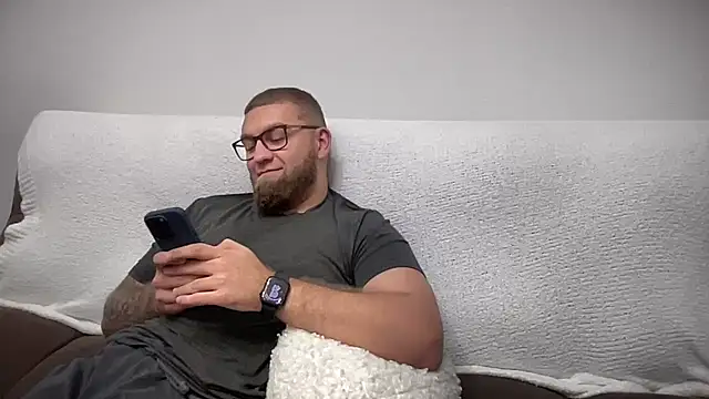 Snapshot of Bear_bear_ chatting on 12.19.24 Bear bear online show from 12.19.24