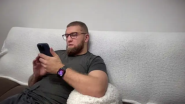 Snapshot of Bear_bear_ chatting on 12.21.24 Bear bear online show from 12.21.24