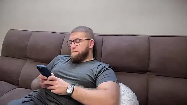 Snapshot of Bear_bear_ chatting on 12.27.24 Bear bear online show from 12.27.24