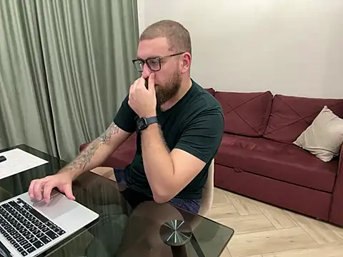 Snapshot of Bear_bear_ chatting on 03.04.25 Bear bear online show from 03.04.25