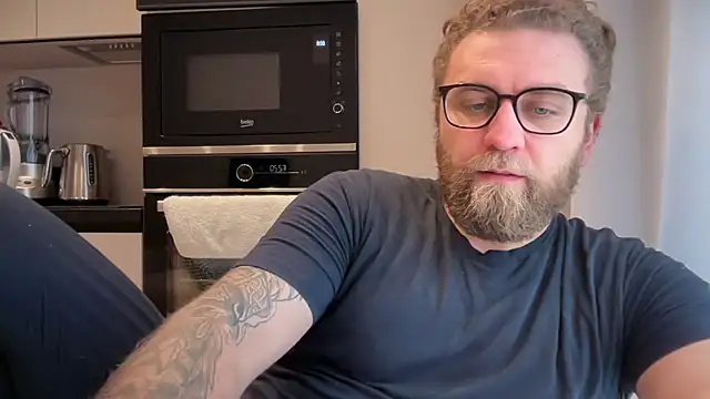 Bear bear  online show from 04.23.26