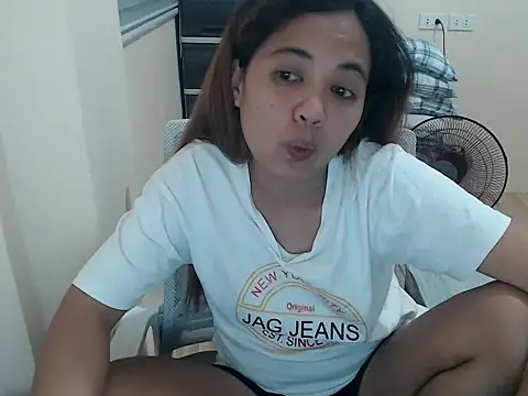 Snapshot of xTheLastVIRGINx chatting on 04.12.26 xTheLastVIRGINx online show from 04.12.26