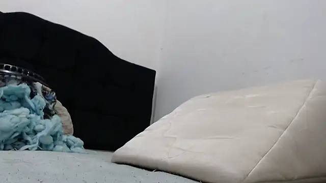 Snapshot of Emmily_Fox chatting on 12.03.24 Emmily Fox online show from 12.03.24