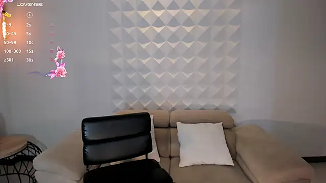 Snapshot of JuanitaClay chatting on 12.12.24 JuanitaClay online show from 12.12.24