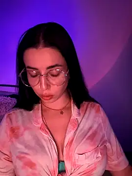 Emylia online show from 10.03.25