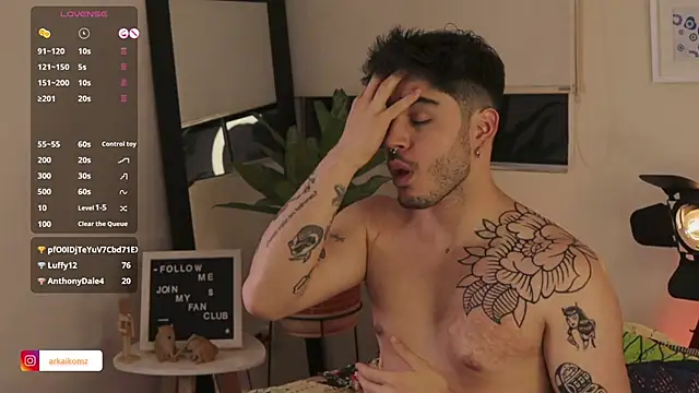 Snapshot of Arkaikomz chatting on 02.14.25 Arkaikomz online show from 02.14.25