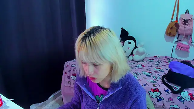 Snapshot of Akane-Mou chatting on 04.22.26 Akane-Mou online show from 04.22.26