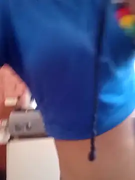 Snapshot of valeriaswang_Lucas chatting on 09.21.25 valeriaswang Lucas online show from 09.21.25