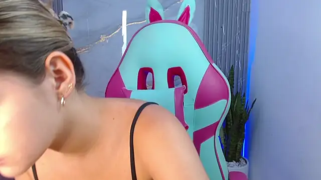 sofia henaok online show from 02.22.25