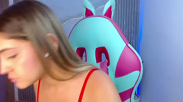 sofia henaok online show from 03.18.25