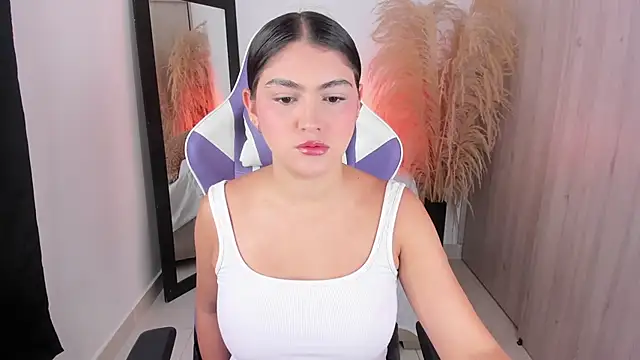 sofia henaok online show from 12.02.25