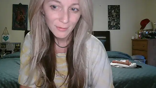 Snapshot of Heyitsmee33 chatting on 06.03.26 Heyitsmee33 online show from 06.03.26