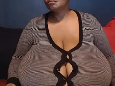 CUTEFIRMMELONSS online show from 03.13.25