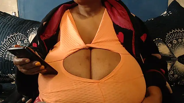 CUTEFIRMMELONSS online show from 09.17.25