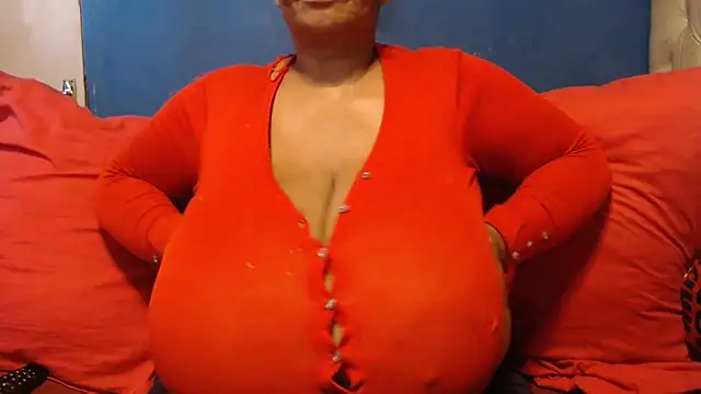 CUTEFIRMMELONSS online show from 11.25.25