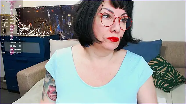 SquirtySlut online show from 02.18.25