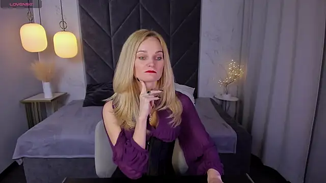 SaraSubtlety online show from 09.13.25