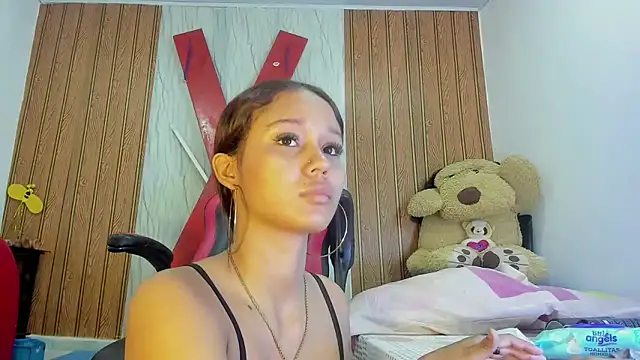 Snapshot of MarianaManzur chatting on 02.24.26 MarianaManzur online show from 02.24.26