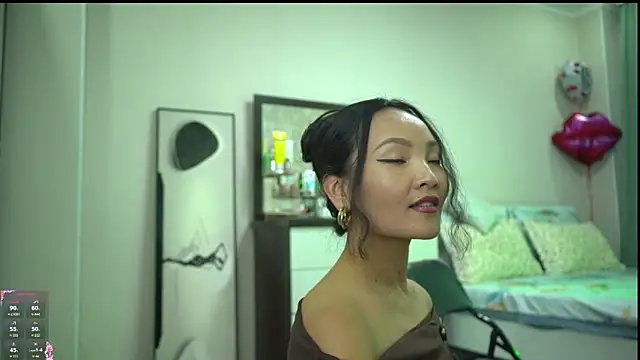 Snapshot of merca_8 chatting on 11.17.25 merca 8 online show from 11.17.25