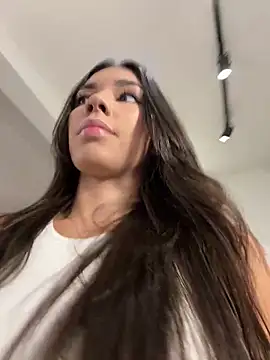 Snapshot of EllaSanz_ chatting on 03.11.25 EllaSanz online show from 03.11.25