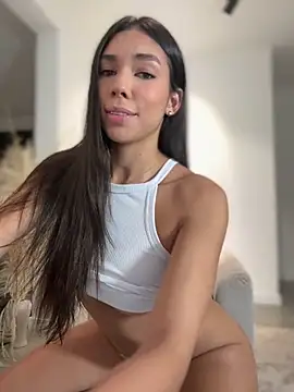 Snapshot of EllaSanz_ chatting on 09.22.25 EllaSanz online show from 09.22.25