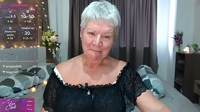 Snapshot of roxana_brooks chatting on 04.24.26 roxana brooks online show from 04.24.26