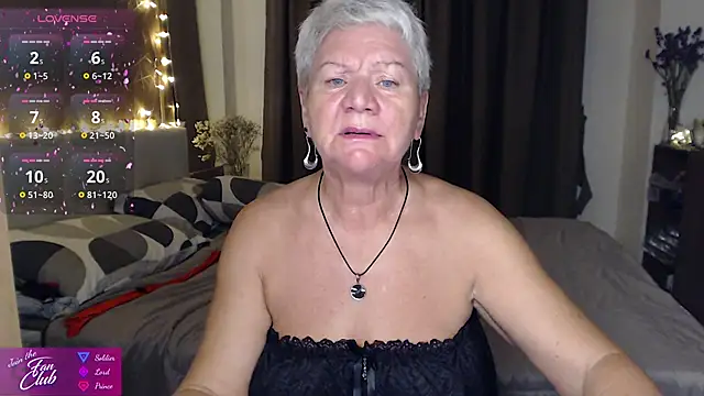 Snapshot of roxana_brooks chatting on 05.18.26 roxana brooks online show from 05.18.26