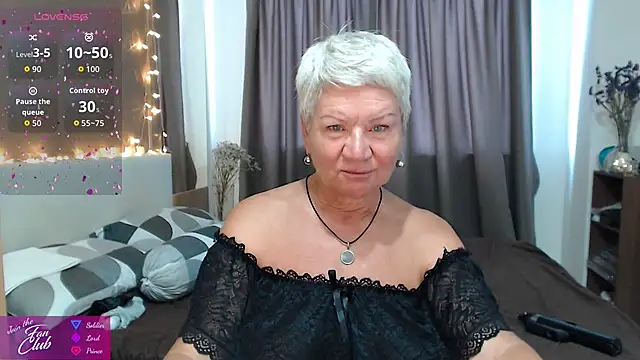 Snapshot of roxana_brooks chatting on 06.03.26 roxana brooks online show from 06.03.26