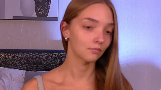 VirginieCruz online show from 09.08.25