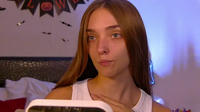 VirginieCruz online show from 10.28.25