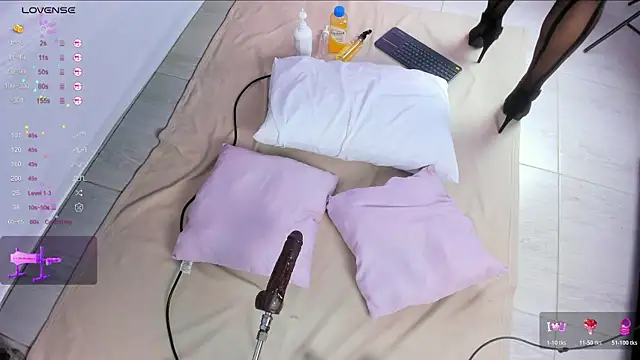 Isabella Daniell online show from 12.18.25