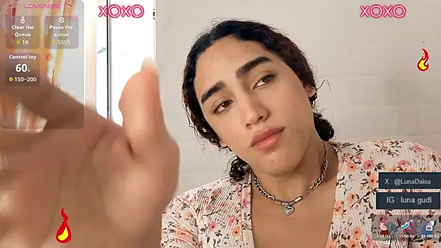Snapshot of LunaGudi chatting on 09.17.25 LunaGudi online show from 09.17.25