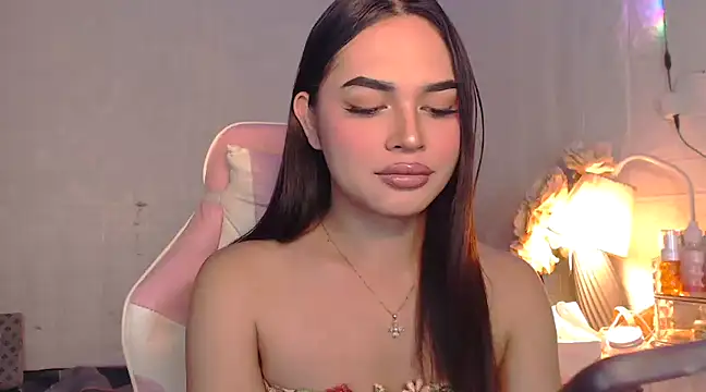 Snapshot of Ashely_Lewis chatting on 02.07.25 Ashely Lewis online show from 02.07.25