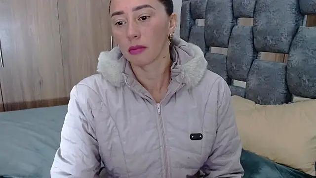 sara hott 1 online show from 02.20.25