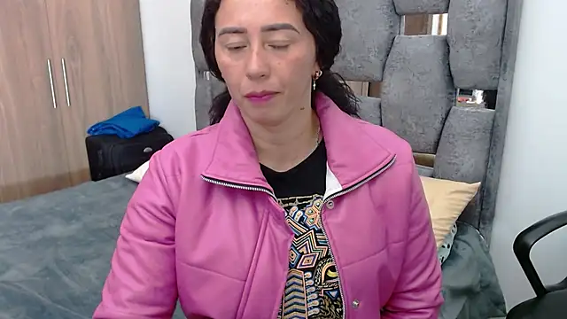 sara hott 1 online show from 02.21.25