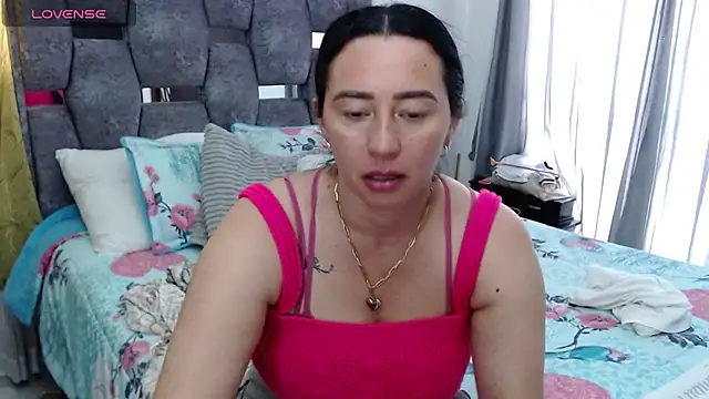 sara hott 1 online show from 10.07.25